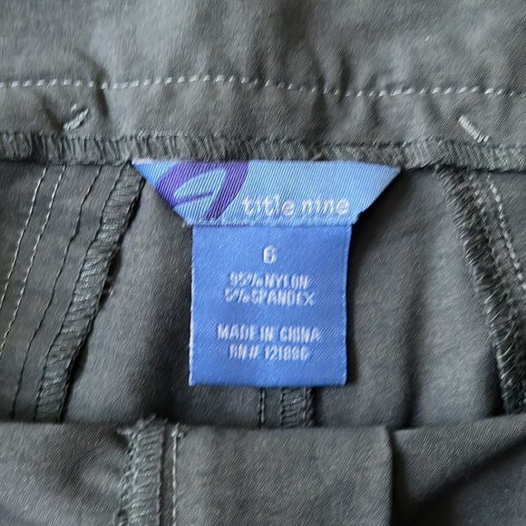 EUC TITLE 9 HIKING SHORTS, size 6 - Picture 2 of 4